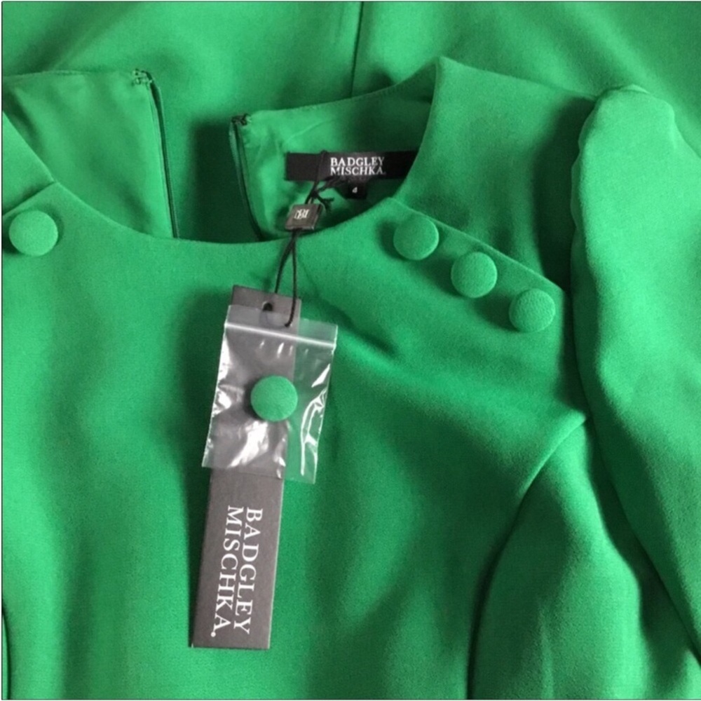 BADGLEY MISCHKA NWT GREEN SHORT SKEEVE DRESS BACK ZIP SHOULDER BUTTONS DETAIL - Picture 10 of 12